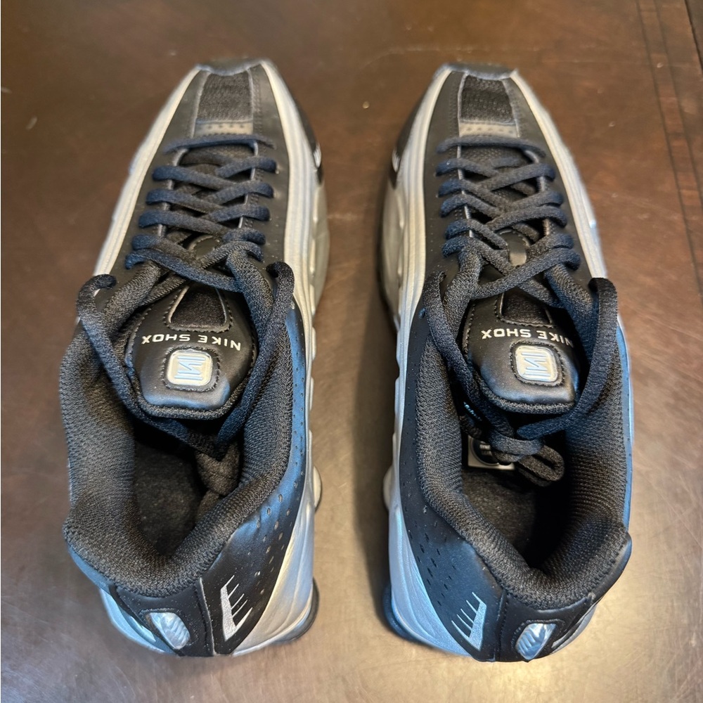 New Nike Shox R4 Silver Black Sneaker Shoes Size US 5.5Y / 7 W - Picture 11 of 12